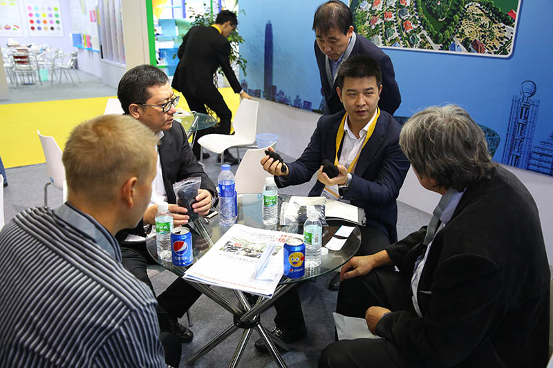 產(chǎn)業(yè)用及無(wú)紡布展現(xiàn)場(chǎng)圖片